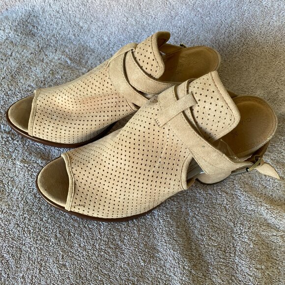 Caslon Tan Suede Peep Toe Block Heel Sandals Size 8.5M Perforated Leather Shoes - Picture 3 of 9
